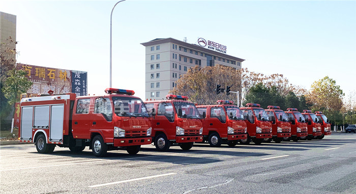 東南亞用戶：訂購8臺五十鈴3噸水罐消防車